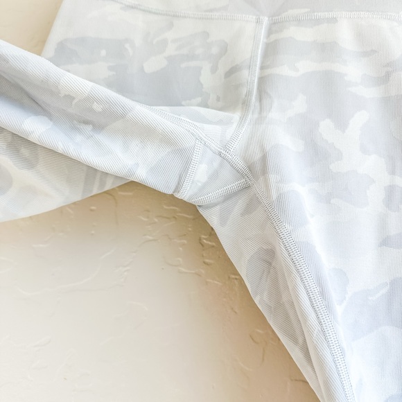 Lululemon Wunder Under High-Rise Biker Shorts Women’s Athletic Shorts - 6 - Picture 4 of 12